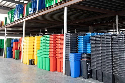 Plastic 26 Gallon Garbage Can 1 Plastic 26 Gallon Garbage Can 1